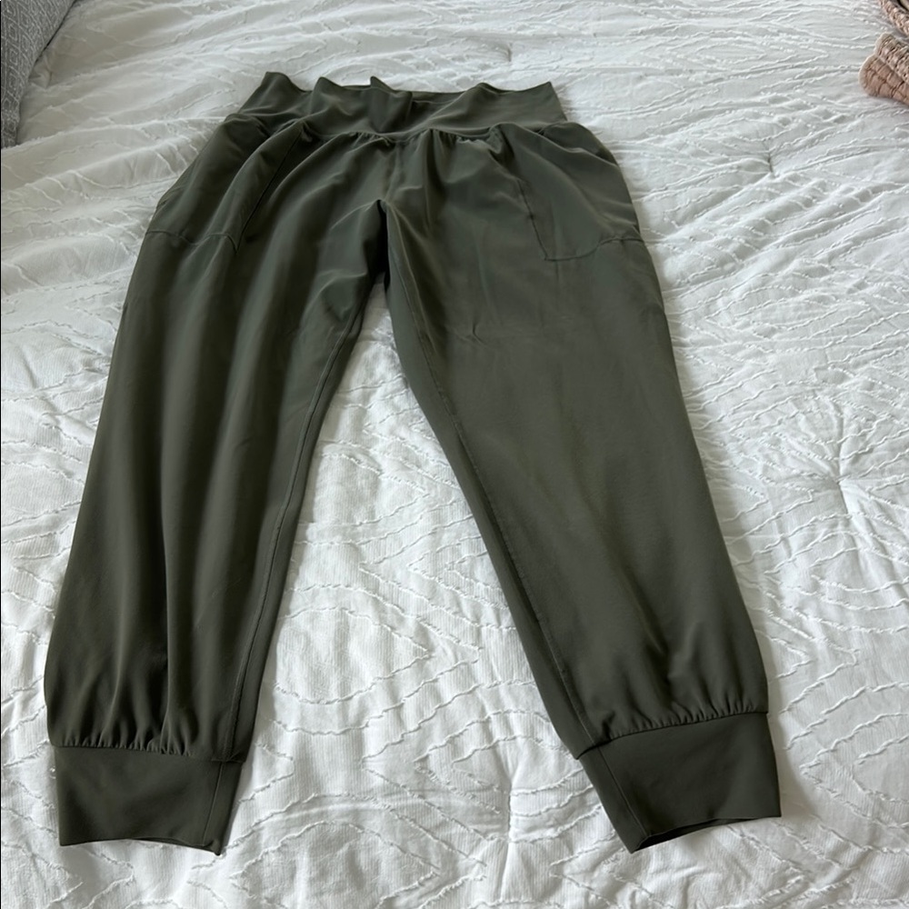 Athleta sage green Salutation Joggers